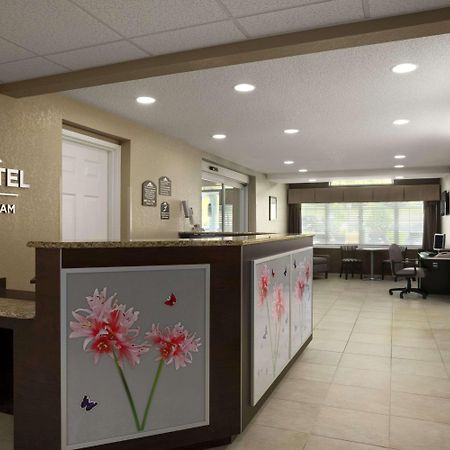 Microtel Inn & Suites By Wyndham Mineral Wells/Parkersburg Bagian luar foto