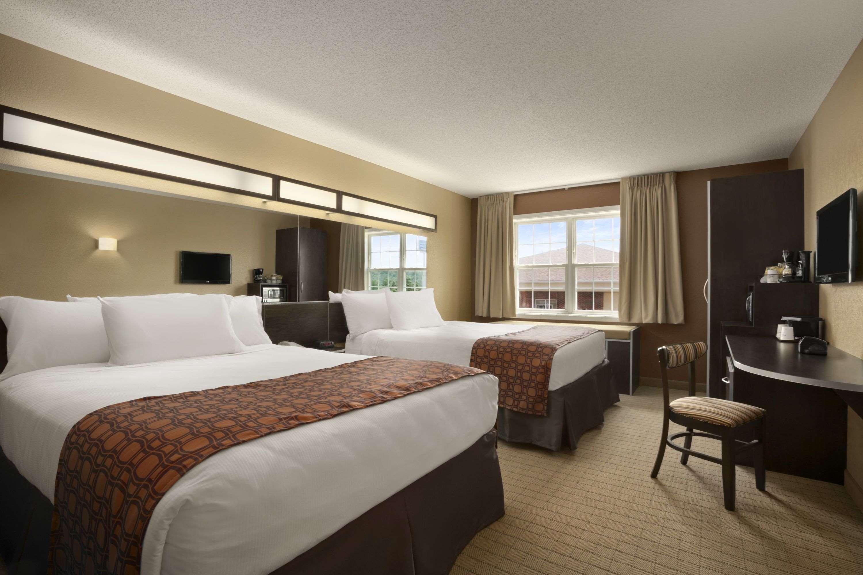 Microtel Inn & Suites By Wyndham Mineral Wells/Parkersburg Bagian luar foto