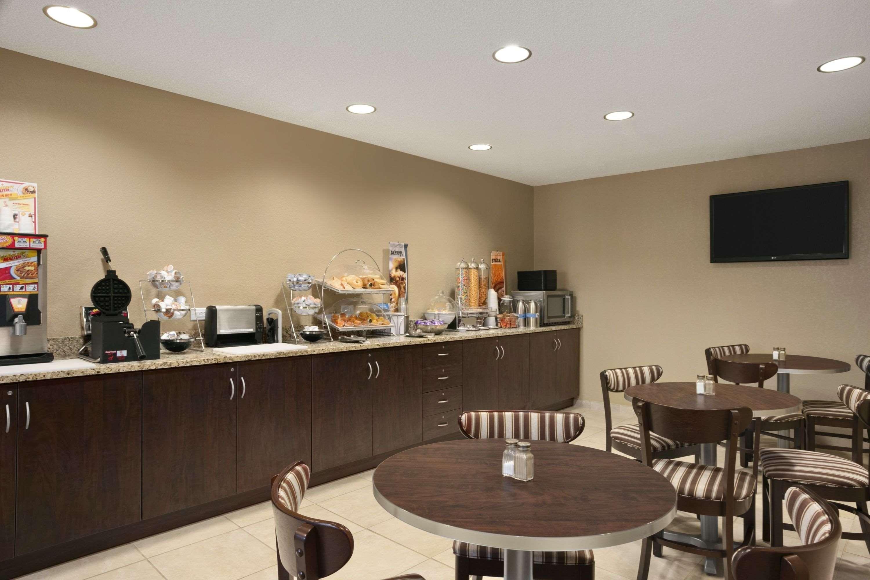 Microtel Inn & Suites By Wyndham Mineral Wells/Parkersburg Bagian luar foto