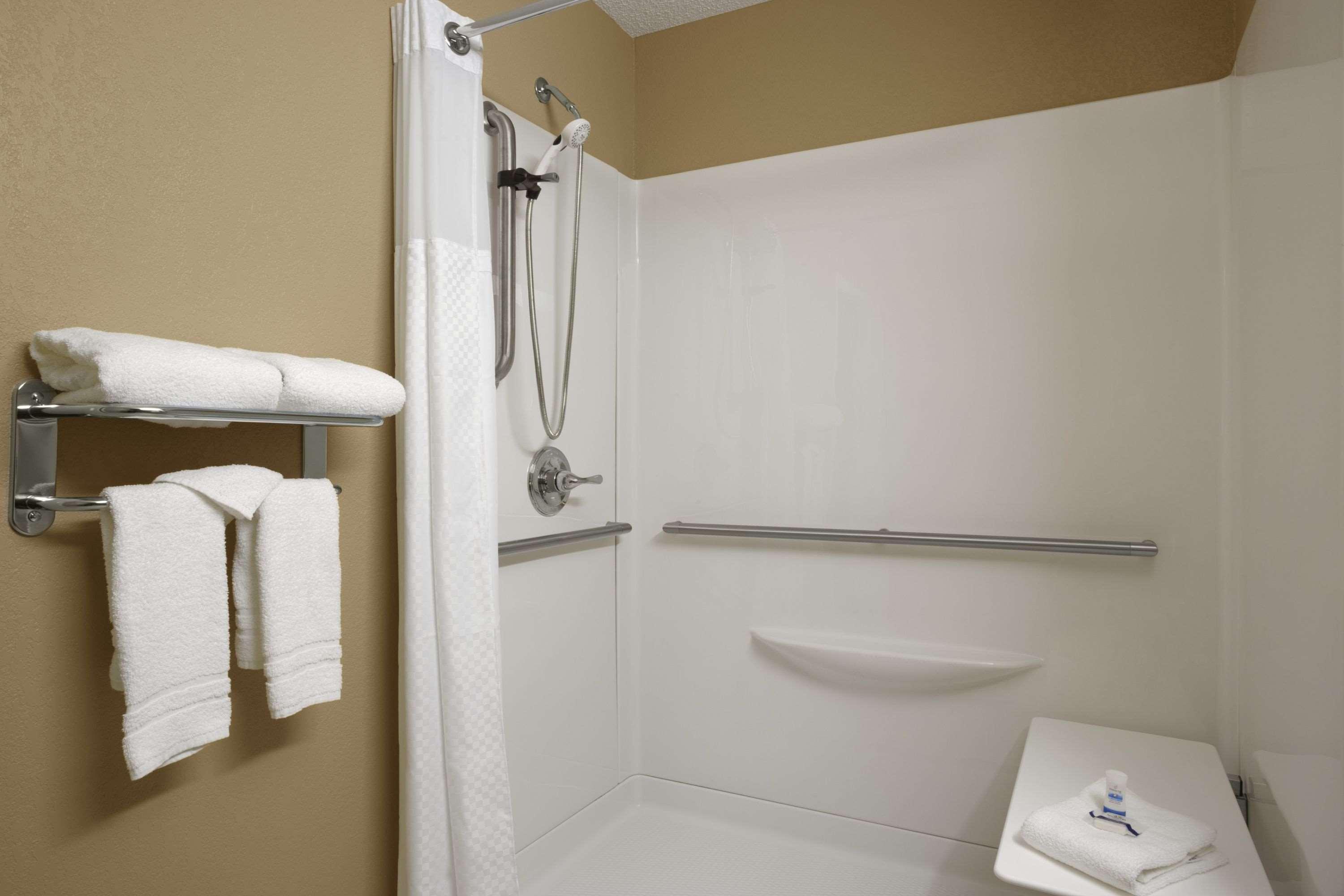 Microtel Inn & Suites By Wyndham Mineral Wells/Parkersburg Bagian luar foto