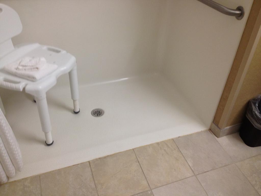 Microtel Inn & Suites By Wyndham Mineral Wells/Parkersburg Bagian luar foto