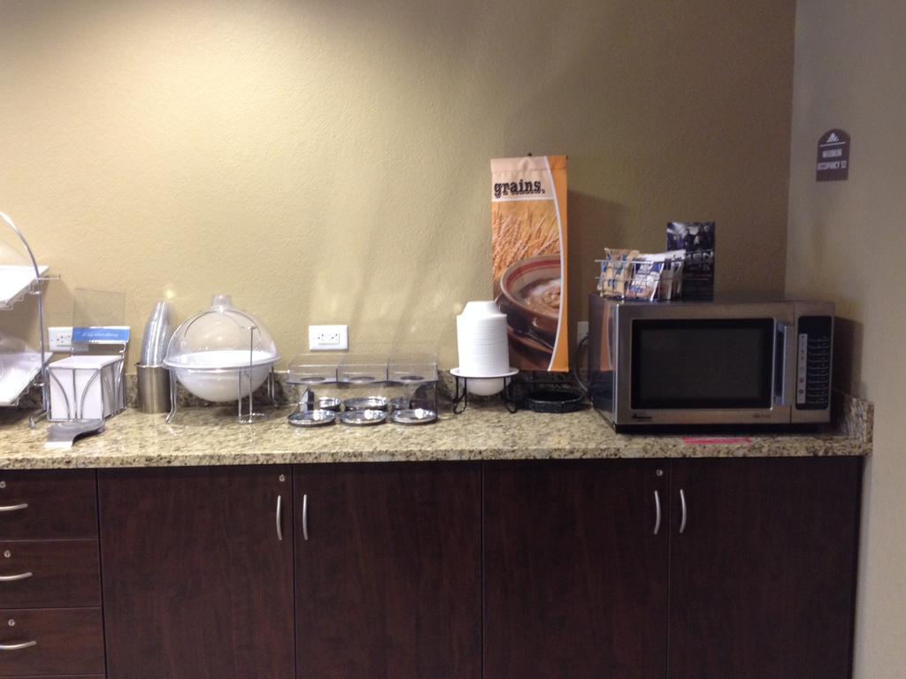 Microtel Inn & Suites By Wyndham Mineral Wells/Parkersburg Bagian luar foto
