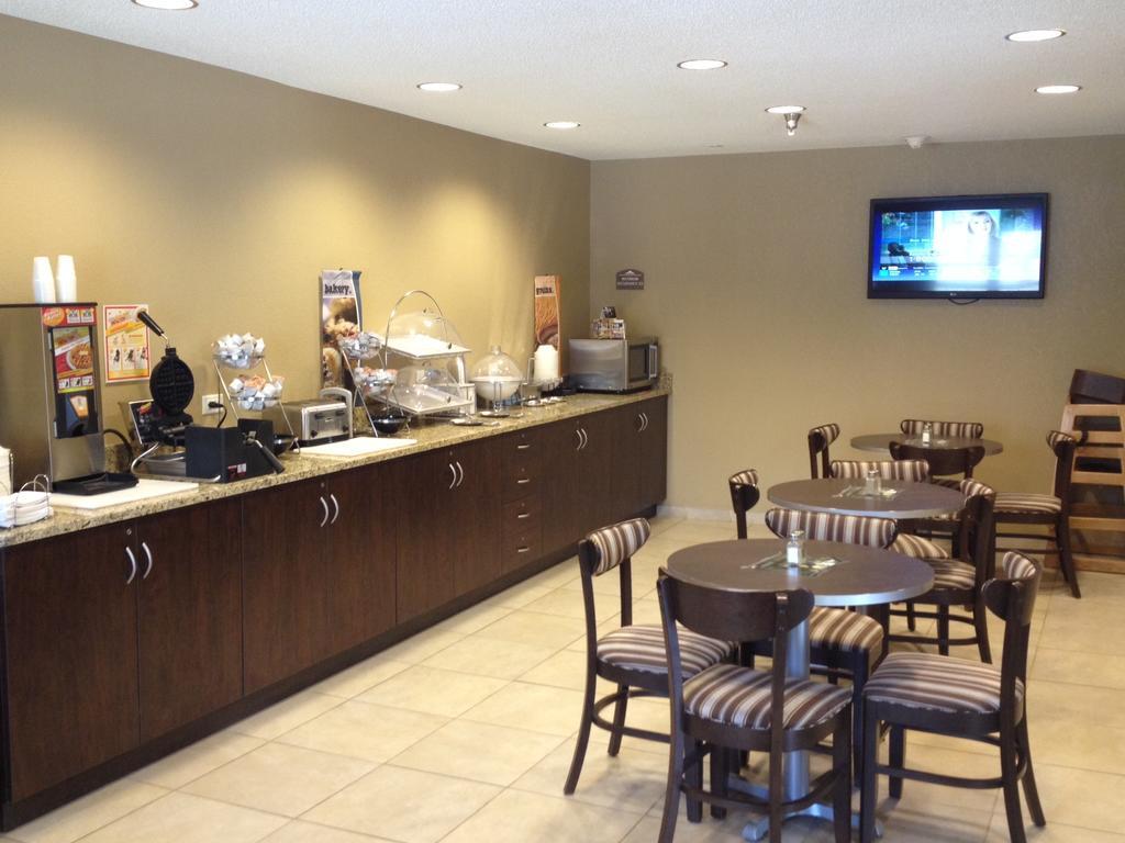 Microtel Inn & Suites By Wyndham Mineral Wells/Parkersburg Bagian luar foto