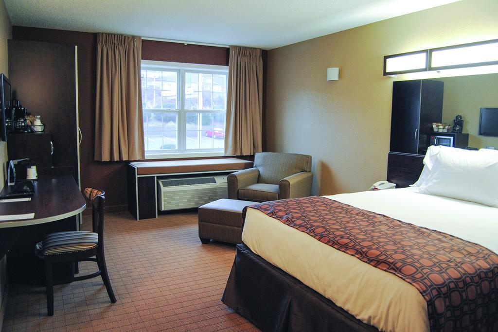 Microtel Inn & Suites By Wyndham Mineral Wells/Parkersburg Bagian luar foto