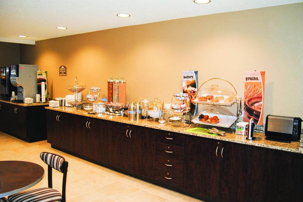 Microtel Inn & Suites By Wyndham Mineral Wells/Parkersburg Bagian luar foto