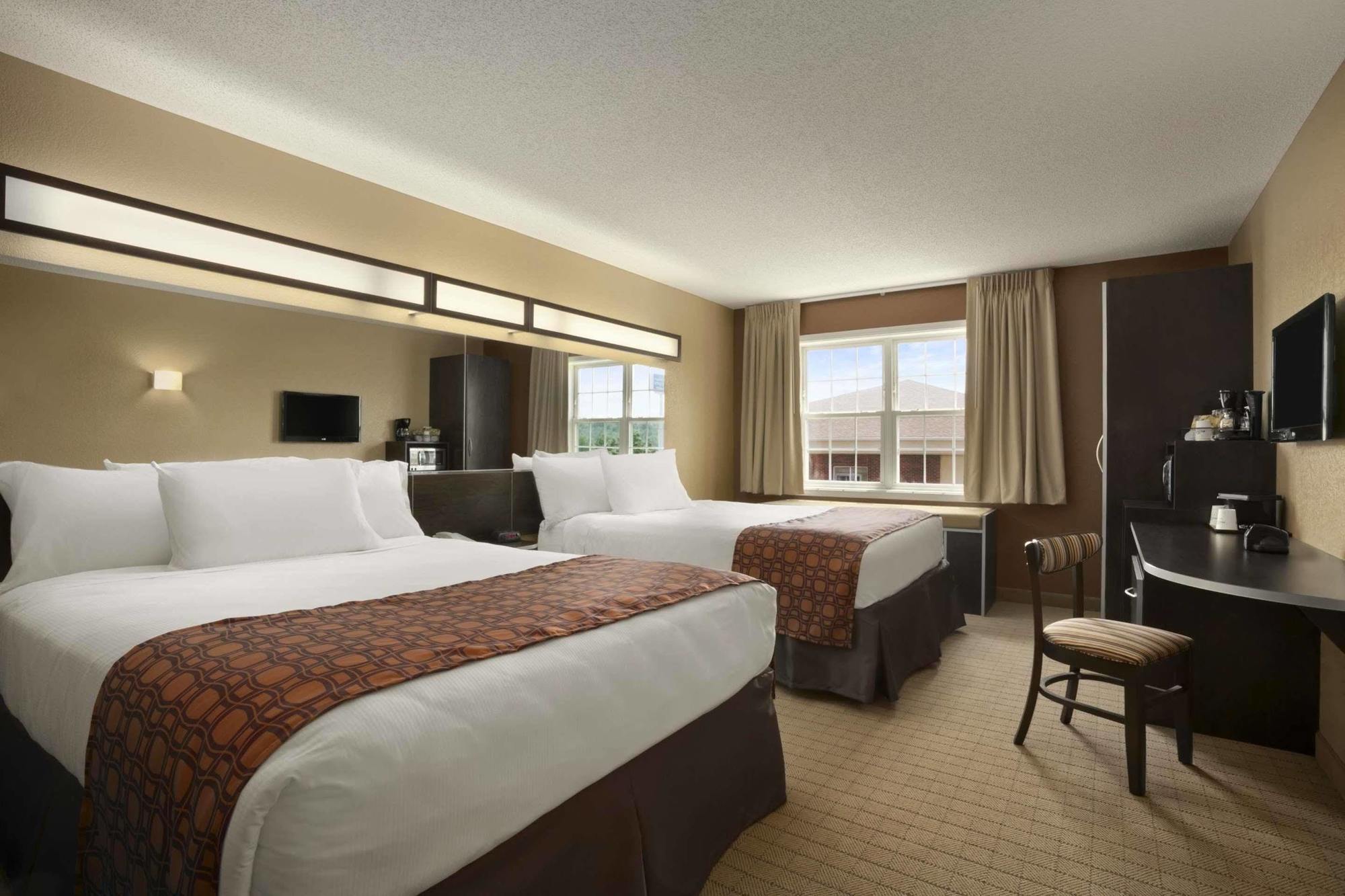 Microtel Inn & Suites By Wyndham Mineral Wells/Parkersburg Bagian luar foto