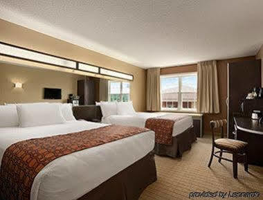 Microtel Inn & Suites By Wyndham Mineral Wells/Parkersburg Bagian luar foto